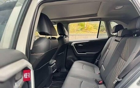 Toyota RAV4, 2025 год, 3 765 000 рублей, 10 фотография