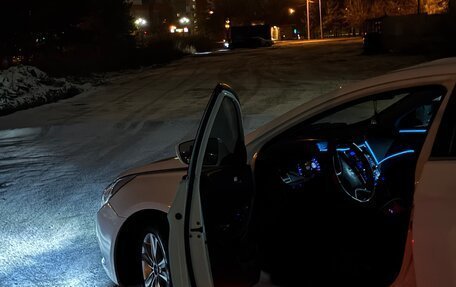 Hyundai Sonata VI, 2011 год, 825 000 рублей, 4 фотография