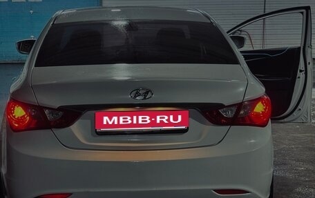 Hyundai Sonata VI, 2011 год, 825 000 рублей, 2 фотография