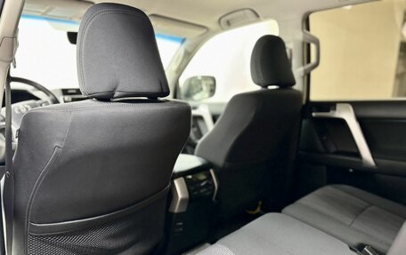 Toyota Land Cruiser Prado 150 рестайлинг 2, 2019 год, 4 998 000 рублей, 12 фотография