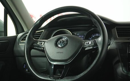 Volkswagen Tiguan II, 2018 год, 2 880 000 рублей, 16 фотография