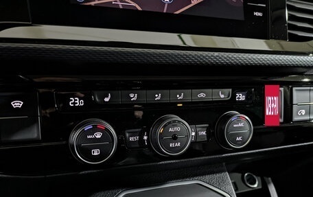 Volkswagen Multivan T6 рестайлинг, 2021 год, 6 500 000 рублей, 21 фотография