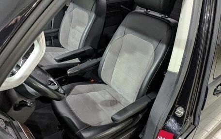 Volkswagen Multivan T6 рестайлинг, 2021 год, 6 500 000 рублей, 20 фотография