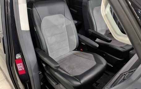 Volkswagen Multivan T6 рестайлинг, 2021 год, 6 500 000 рублей, 24 фотография