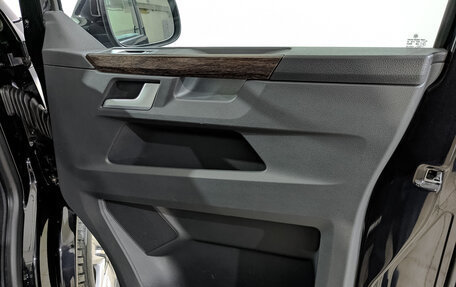 Volkswagen Multivan T6 рестайлинг, 2021 год, 6 500 000 рублей, 25 фотография