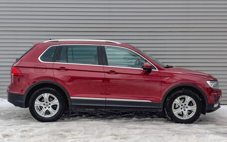 Volkswagen Tiguan II, 2017 год, 2 300 000 рублей, 4 фотография