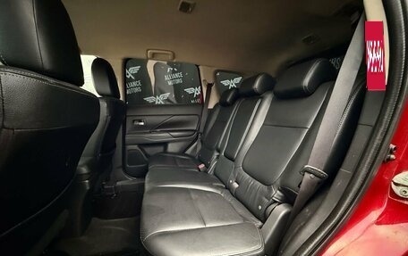 Mitsubishi Outlander III рестайлинг 3, 2013 год, 1 099 000 рублей, 13 фотография