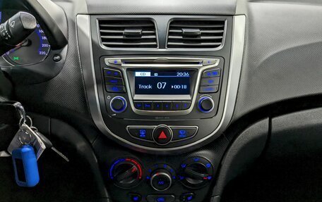 Hyundai Solaris II рестайлинг, 2016 год, 950 000 рублей, 23 фотография