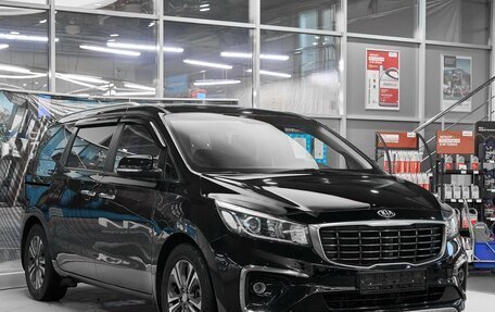 KIA Carnival III, 2020 год, 2 400 000 рублей, 3 фотография