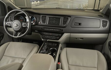 KIA Carnival III, 2020 год, 2 400 000 рублей, 9 фотография