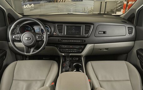 KIA Carnival III, 2020 год, 2 400 000 рублей, 8 фотография