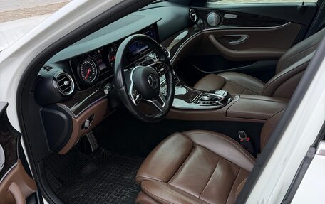 Mercedes-Benz E-Класс, 2019 год, 3 500 000 рублей, 7 фотография