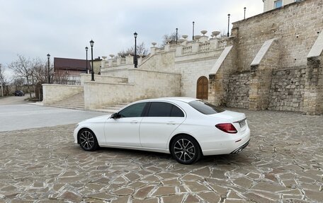 Mercedes-Benz E-Класс, 2019 год, 3 500 000 рублей, 5 фотография