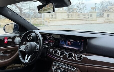 Mercedes-Benz E-Класс, 2019 год, 3 500 000 рублей, 10 фотография