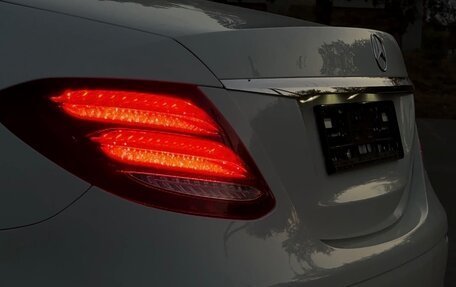 Mercedes-Benz E-Класс, 2019 год, 3 500 000 рублей, 14 фотография