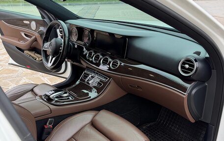 Mercedes-Benz E-Класс, 2019 год, 3 500 000 рублей, 12 фотография