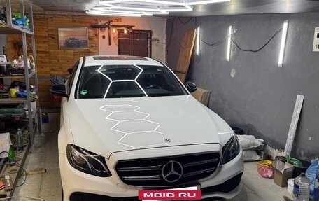 Mercedes-Benz E-Класс, 2019 год, 3 500 000 рублей, 19 фотография