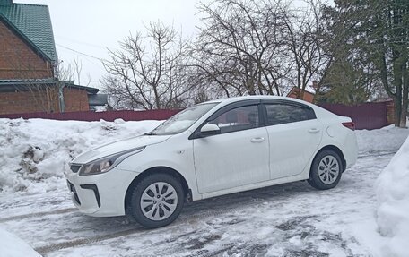 KIA Rio IV, 2018 год, 1 250 000 рублей, 3 фотография