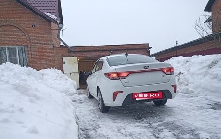 KIA Rio IV, 2018 год, 1 250 000 рублей, 2 фотография