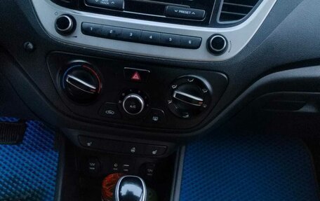 Hyundai Solaris II рестайлинг, 2018 год, 850 000 рублей, 16 фотография