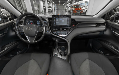 Toyota Camry, 2021 год, 3 080 000 рублей, 8 фотография