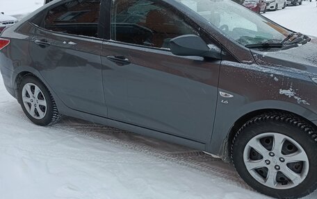 Hyundai Solaris II рестайлинг, 2012 год, 900 000 рублей, 3 фотография