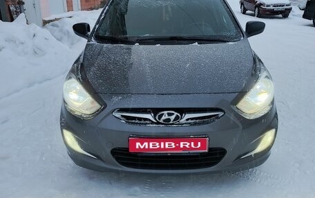 Hyundai Solaris II рестайлинг, 2012 год, 900 000 рублей, 1 фотография