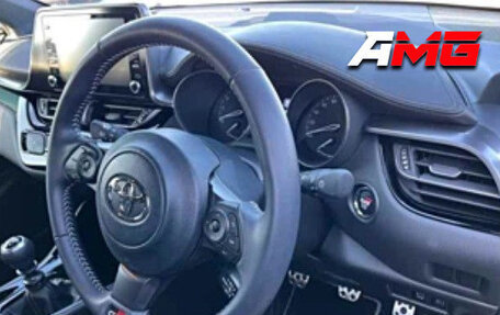 Toyota C-HR I рестайлинг, 2023 год, 1 705 000 рублей, 3 фотография