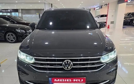 Volkswagen Tiguan II, 2023 год, 3 128 777 рублей, 2 фотография
