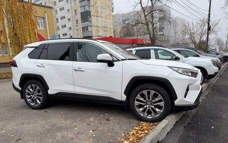 Toyota RAV4, 2020 год, 3 350 000 рублей, 7 фотография
