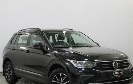 Volkswagen Tiguan II, 2021 год, 2 390 000 рублей, 2 фотография