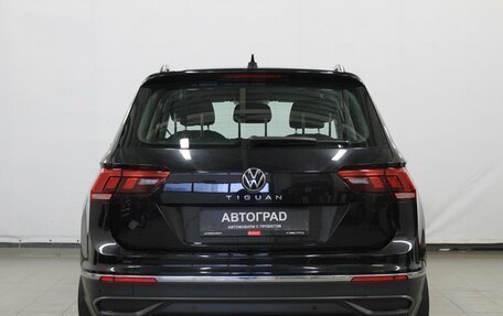 Volkswagen Tiguan II, 2021 год, 2 390 000 рублей, 4 фотография