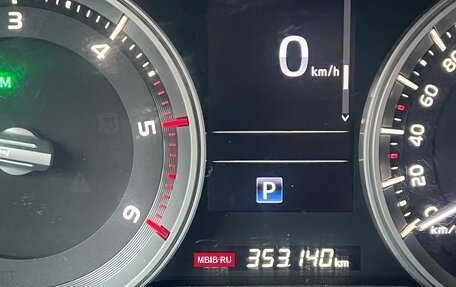 Toyota Land Cruiser 200, 2015 год, 3 950 000 рублей, 15 фотография