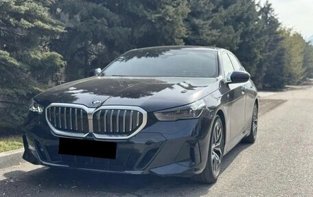 BMW 5 серия, 2024 год, 6 430 000 рублей, 1 фотография