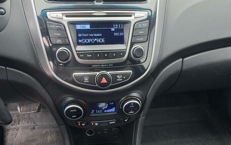 Hyundai Solaris II рестайлинг, 2015 год, 950 000 рублей, 13 фотография