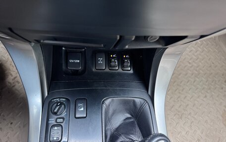 Toyota Land Cruiser Prado 120 рестайлинг, 2004 год, 1 688 000 рублей, 17 фотография