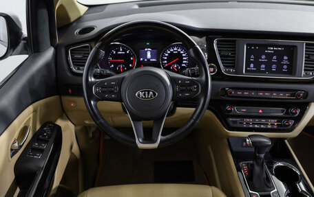 KIA Carnival III, 2018 год, 2 899 000 рублей, 10 фотография