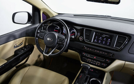 KIA Carnival III, 2018 год, 2 899 000 рублей, 8 фотография