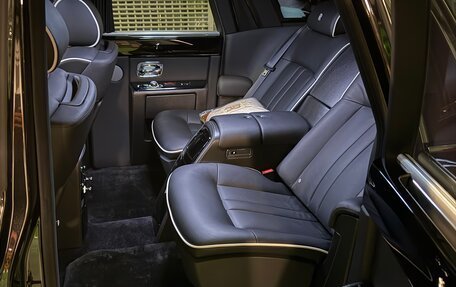 Rolls-Royce Phantom VII рестайлинг, 2015 год, 55 000 000 рублей, 9 фотография