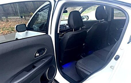 Honda Vezel, 2022 год, 1 680 000 рублей, 4 фотография