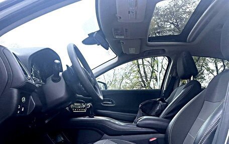 Honda Vezel, 2022 год, 1 680 000 рублей, 5 фотография