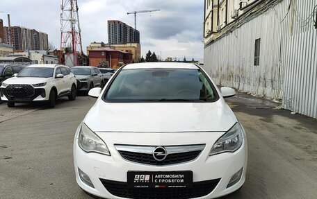 Opel Astra J, 2010 год, 584 000 рублей, 2 фотография
