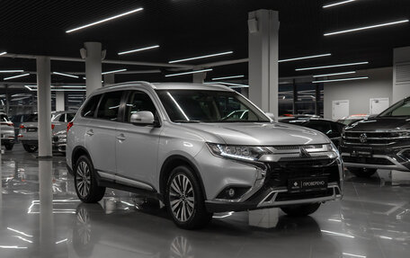 Mitsubishi Outlander III рестайлинг 3, 2019 год, 2 290 000 рублей, 2 фотография