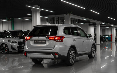 Mitsubishi Outlander III рестайлинг 3, 2019 год, 2 290 000 рублей, 4 фотография