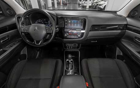 Mitsubishi Outlander III рестайлинг 3, 2019 год, 2 290 000 рублей, 8 фотография