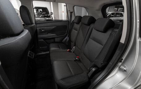 Mitsubishi Outlander III рестайлинг 3, 2019 год, 2 290 000 рублей, 12 фотография