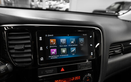 Mitsubishi Outlander III рестайлинг 3, 2019 год, 2 290 000 рублей, 16 фотография