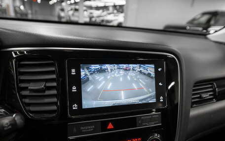 Mitsubishi Outlander III рестайлинг 3, 2019 год, 2 290 000 рублей, 15 фотография