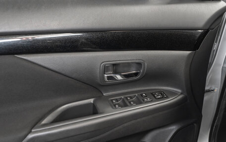 Mitsubishi Outlander III рестайлинг 3, 2019 год, 2 290 000 рублей, 18 фотография