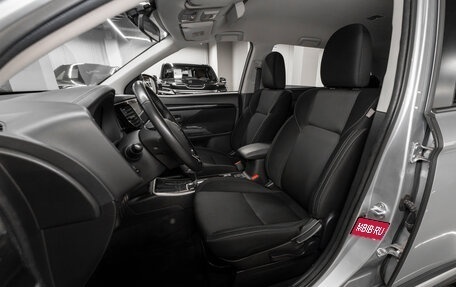 Mitsubishi Outlander III рестайлинг 3, 2019 год, 2 290 000 рублей, 9 фотография